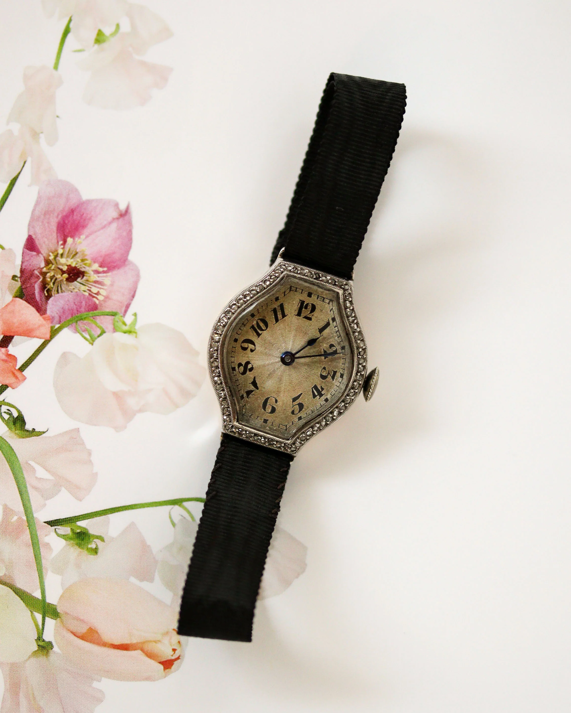 Montre Art Déco Tommeau Diamants