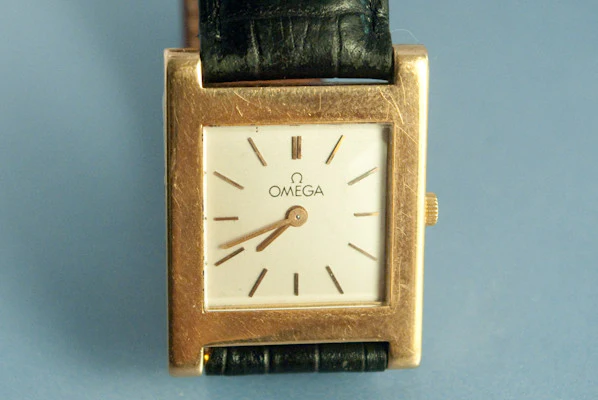 Montre Oméga Homme Carré en Or