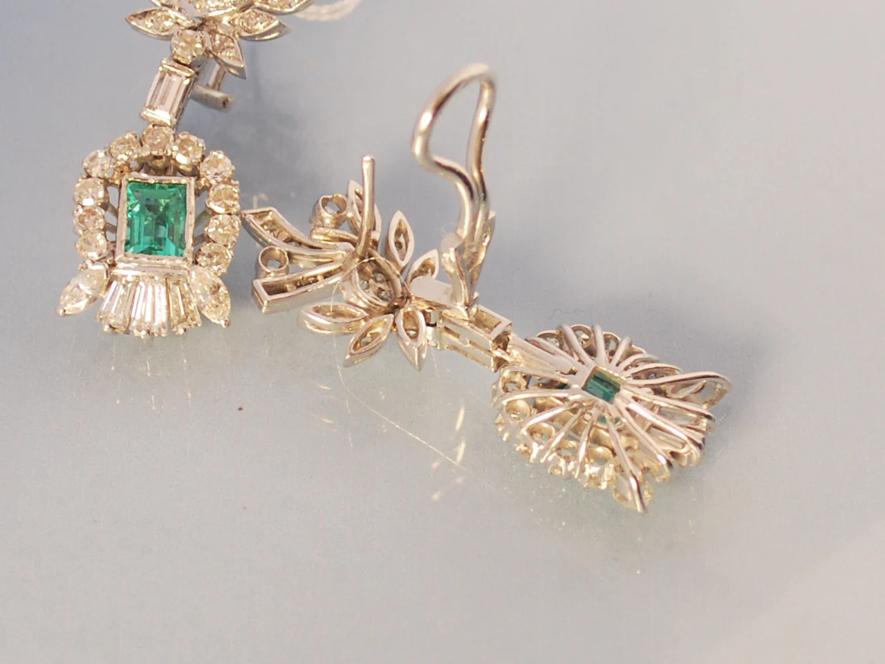 Paire de boucles d'oreille or et diamants - Image 3