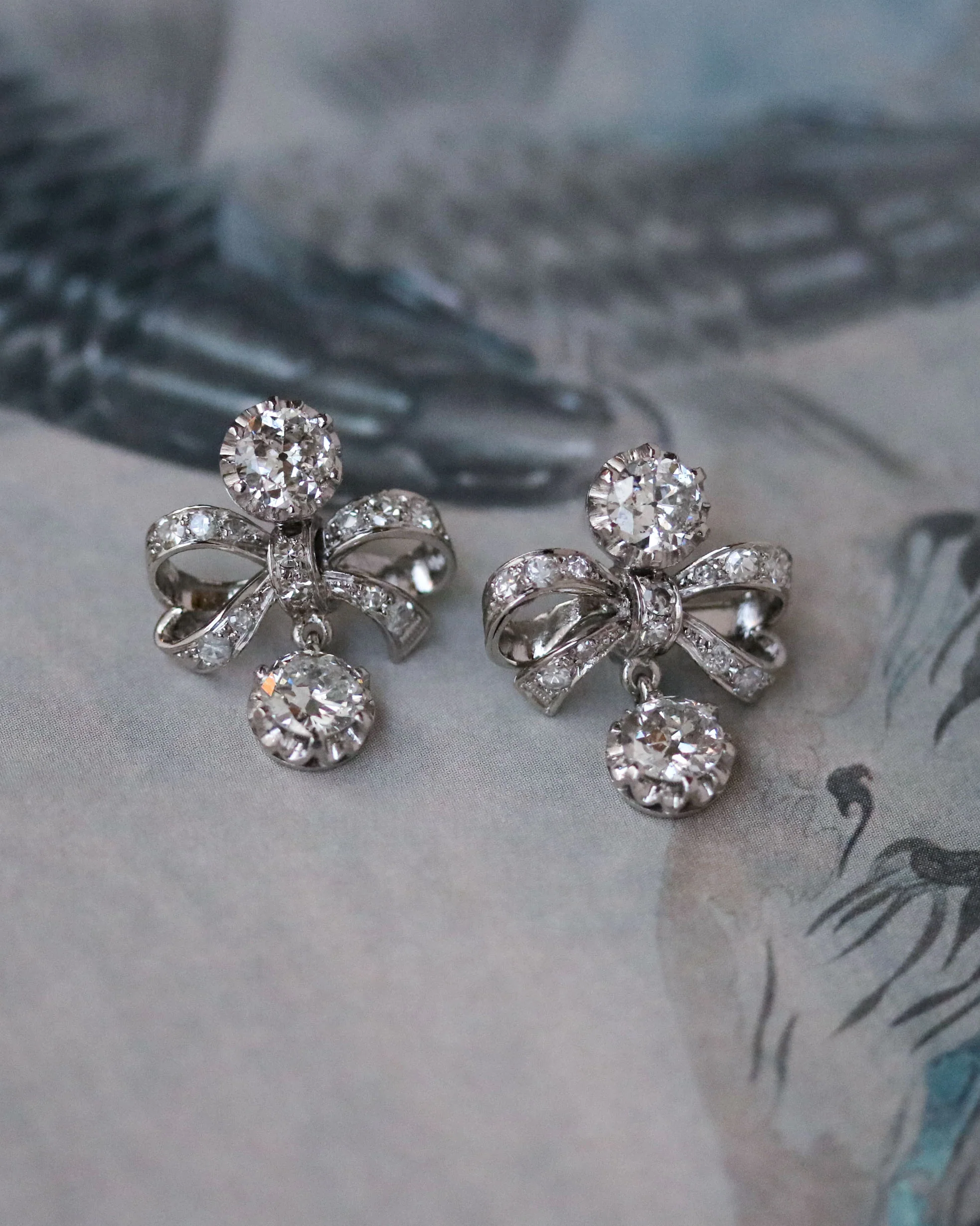Paire de Boucles d'Oreilles Forme "Nœud" Diamants - Image 2