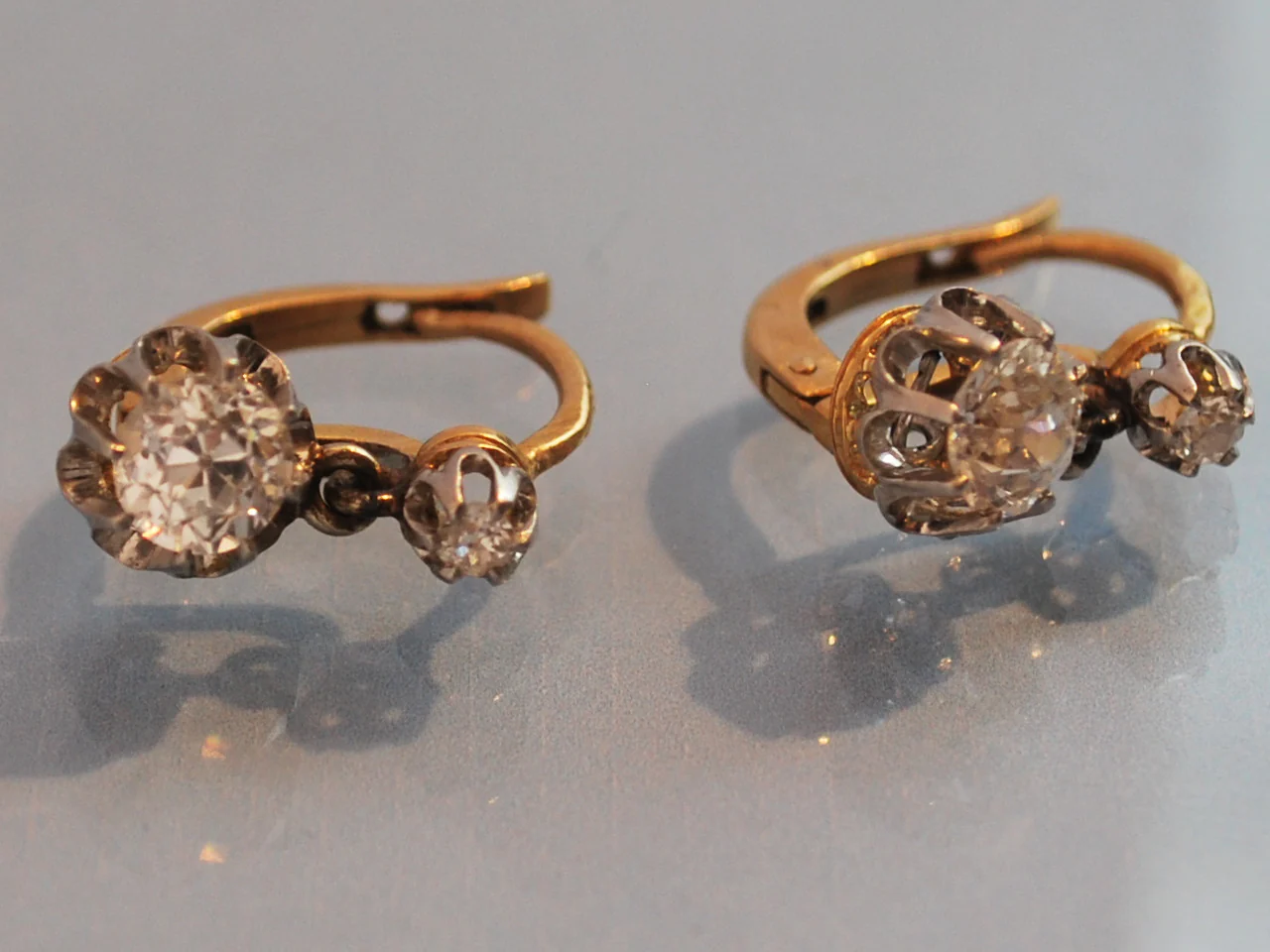 Paire de dormeuses or et diamants - Image 2