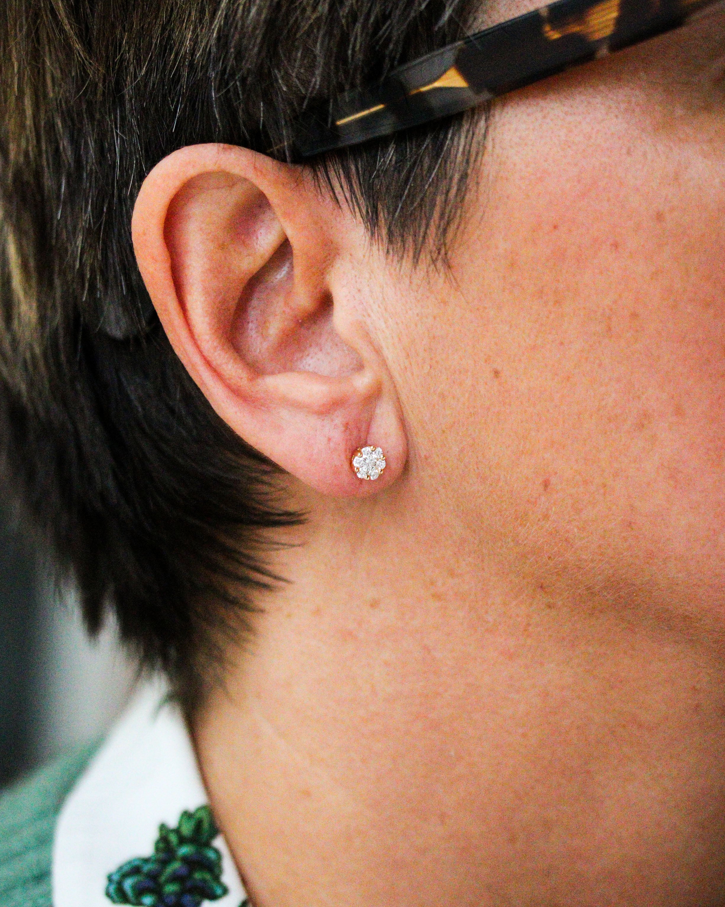 Paire de Puces d'oreilles Marguerite Or Jaune et Diamants - Image 2