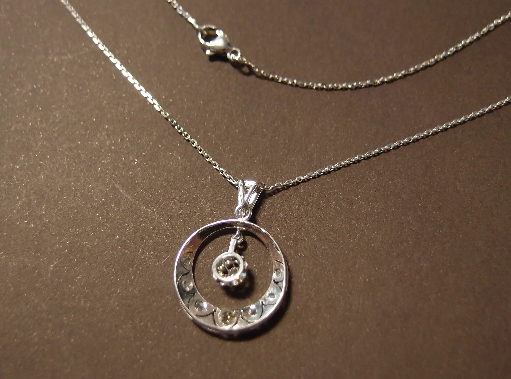 Pendentif Art Déco or gris , platine et diamants - Image 3
