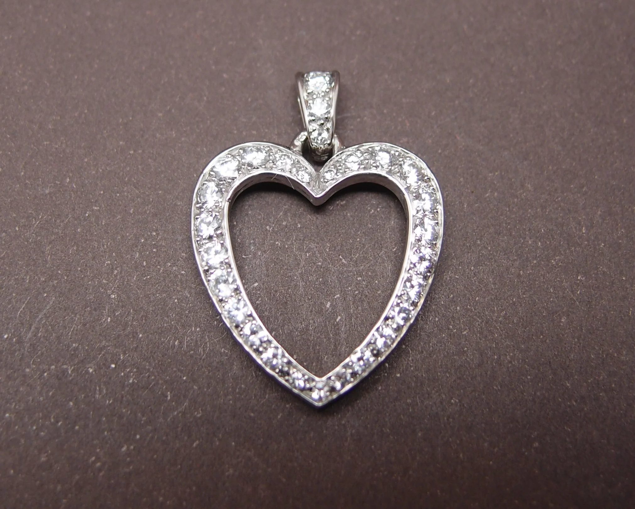Pendentif Coeur Or Gris et Diamants