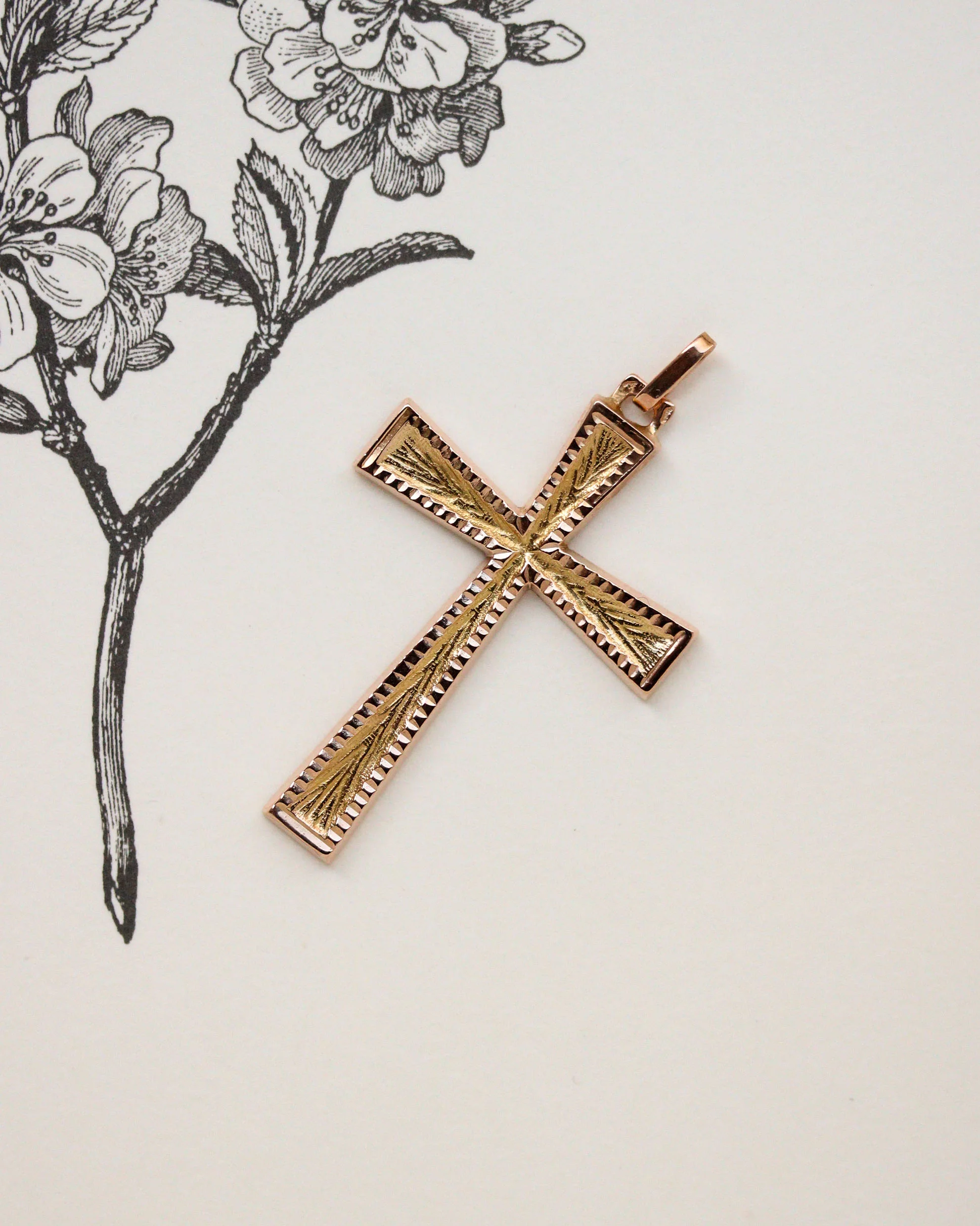 Pendentif Grande Croix Latine plate Ciselée Or rose et jaune