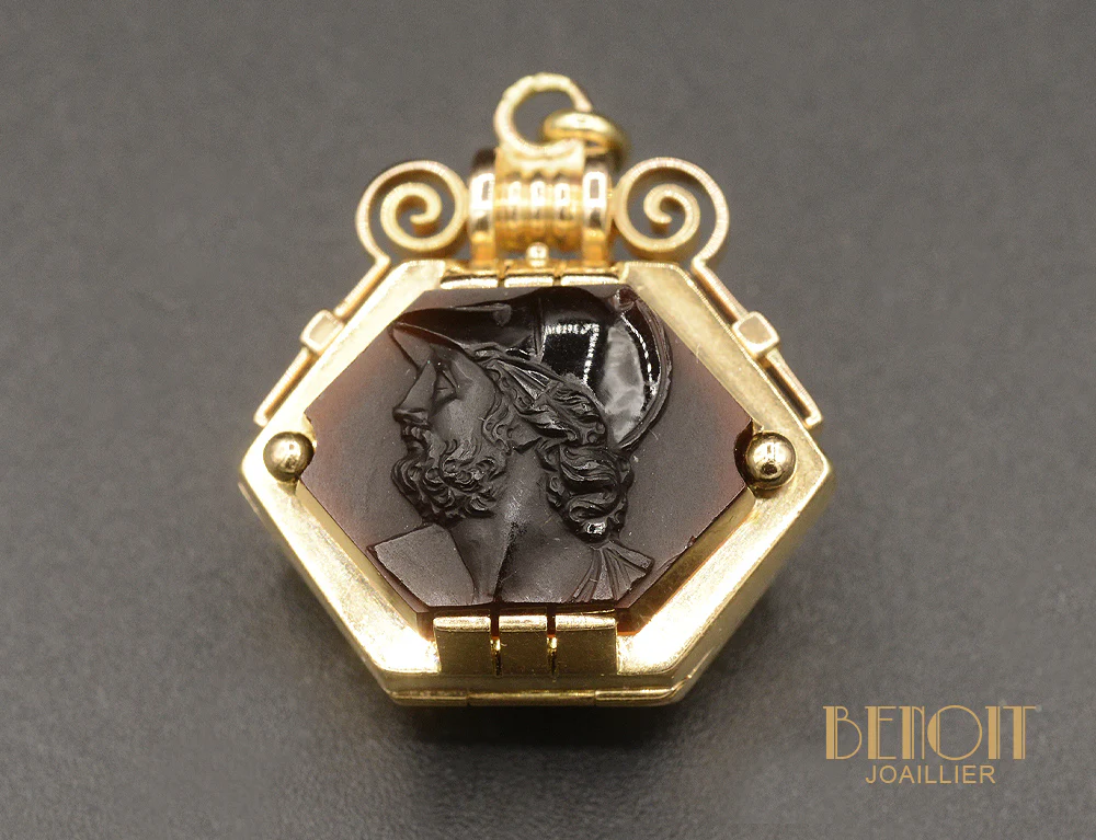 Pendentif Ouvrant Camée et Onyx