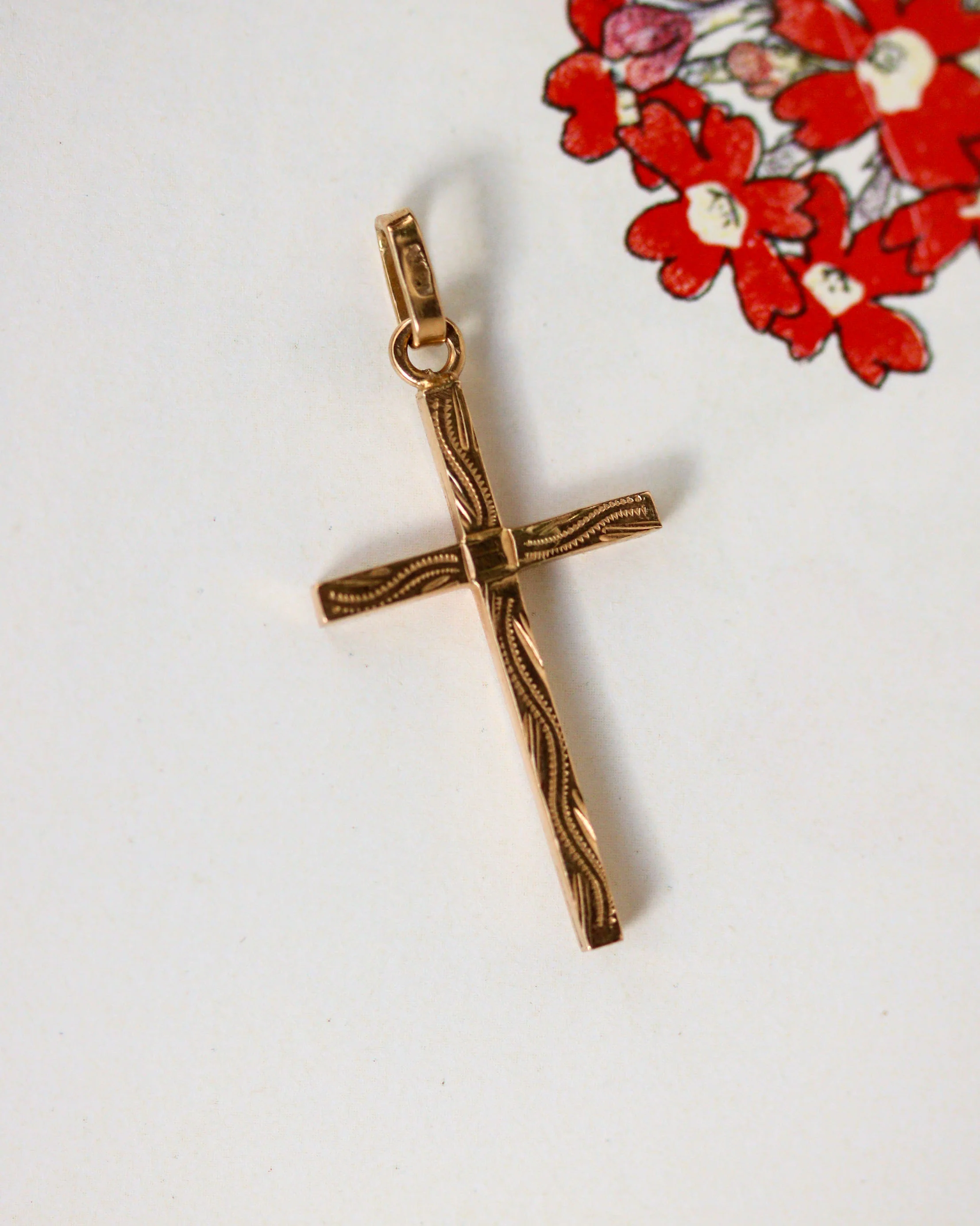 Pendentif Petite Croix Latine Ciselée Or jaune