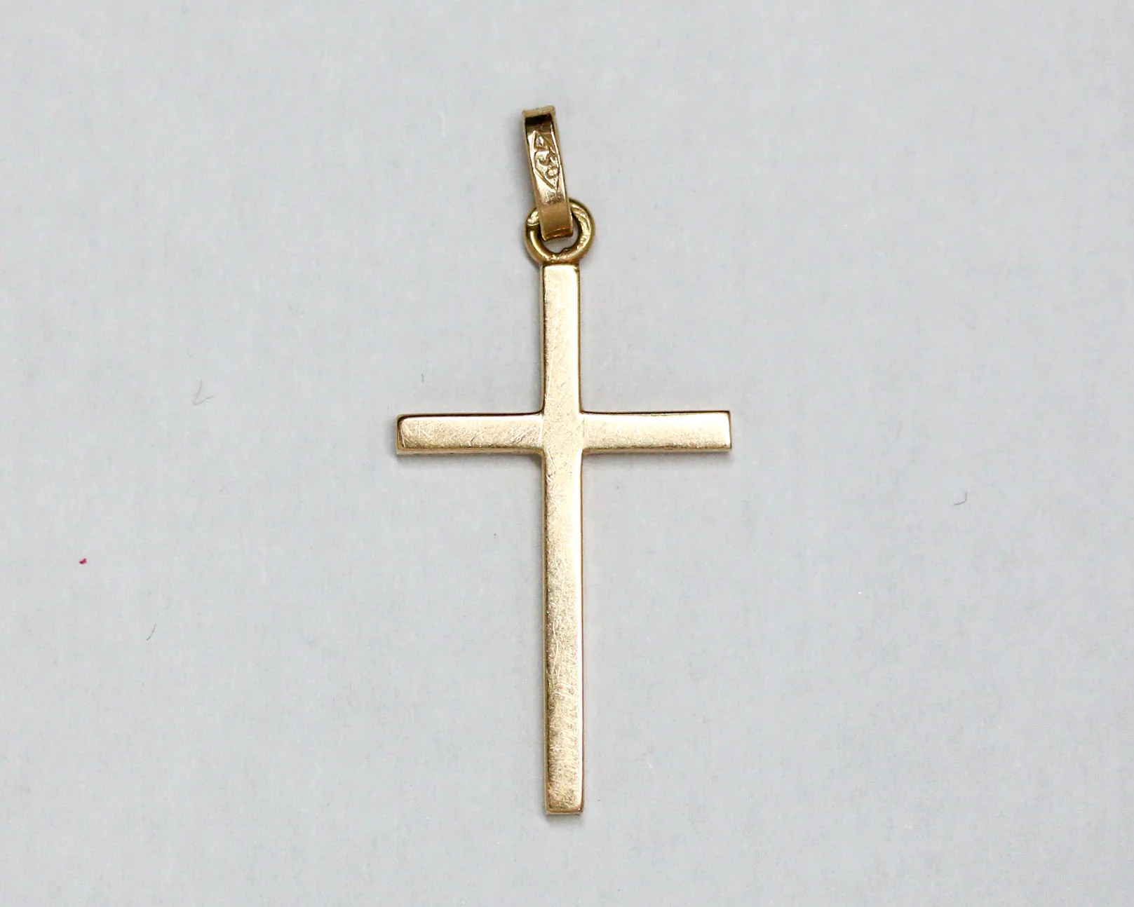 Pendentif Petite Croix Latine Ciselée Or jaune - Image 4