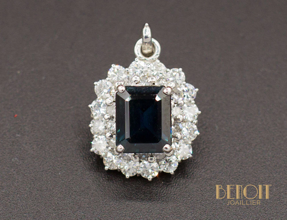 Pendentif Saphir Entourage Diamants
