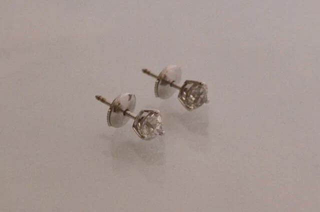Puces d'Oreilles Diamants