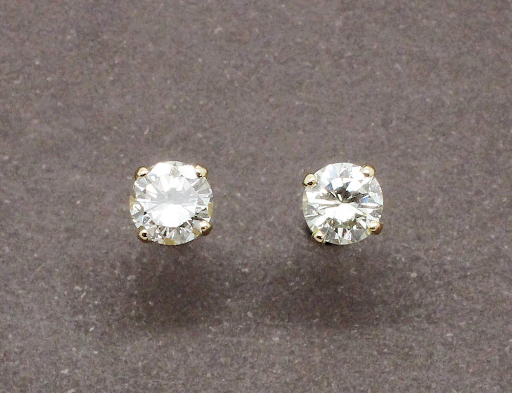 Puces d'Oreilles Or Jaune Diamants
