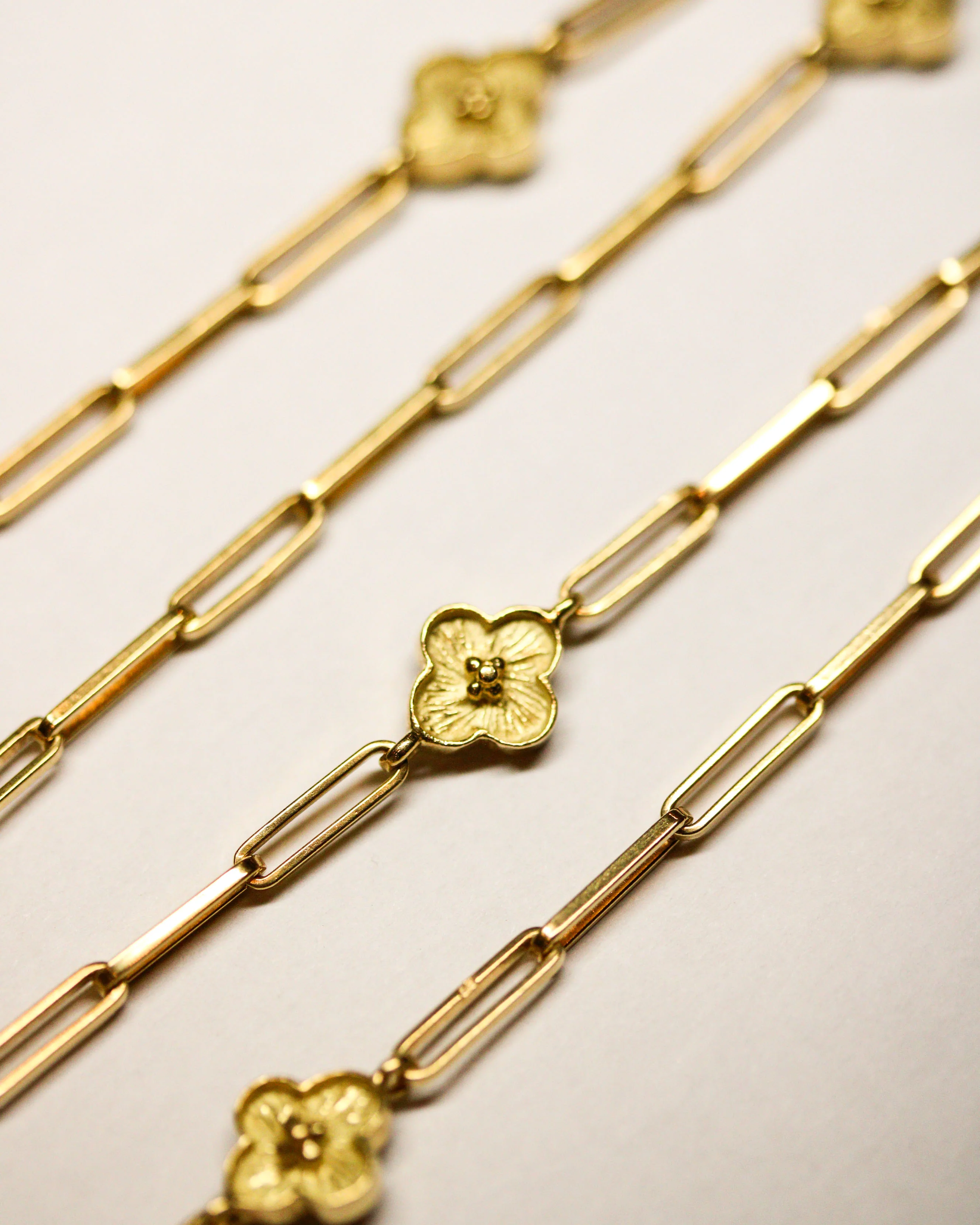Sautoir Or Jaune Maille Fleur et Allongées - Image 4