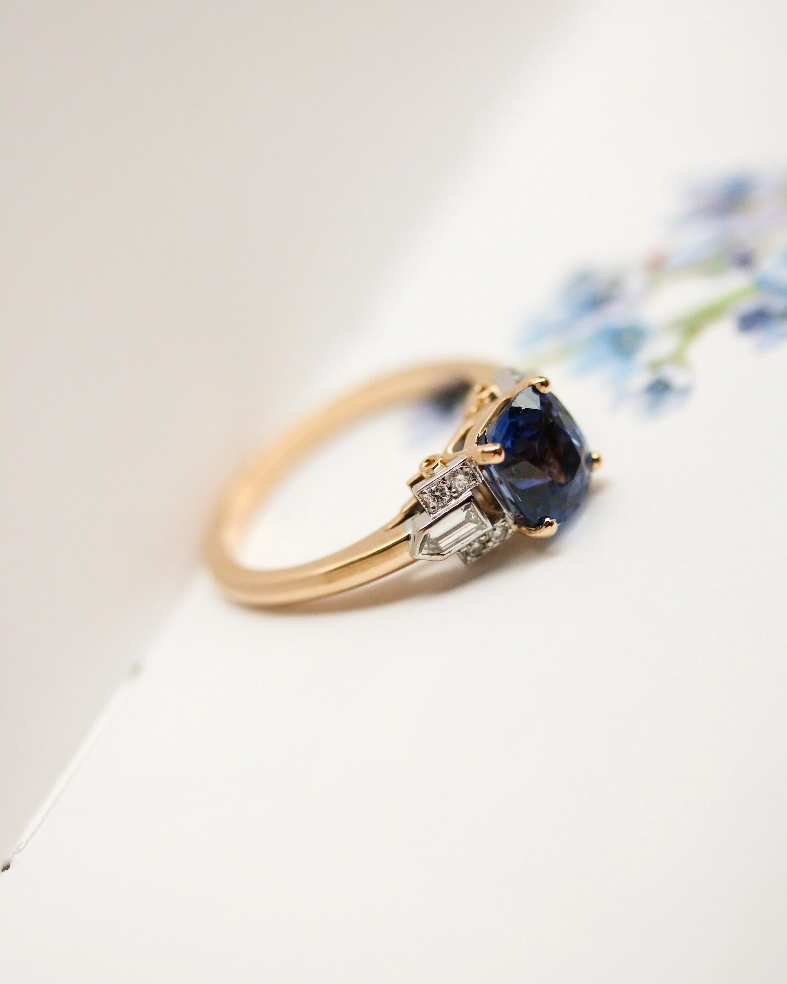 Solitaire Création Benoit Joaillier Saphir 2,44 Carats et Diamants Bullet - Image 3