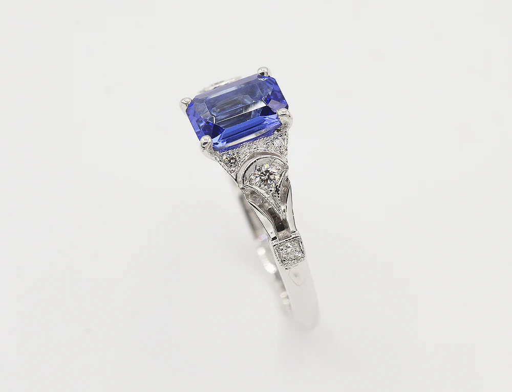 Solitaire Création Benoit Joaillier "Tanzanite Taille Emeraude" et Diamants - Image 3