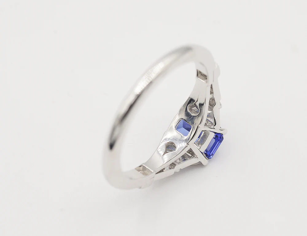 Solitaire Création Benoit Joaillier "Tanzanite Taille Emeraude" et Diamants - Image 4
