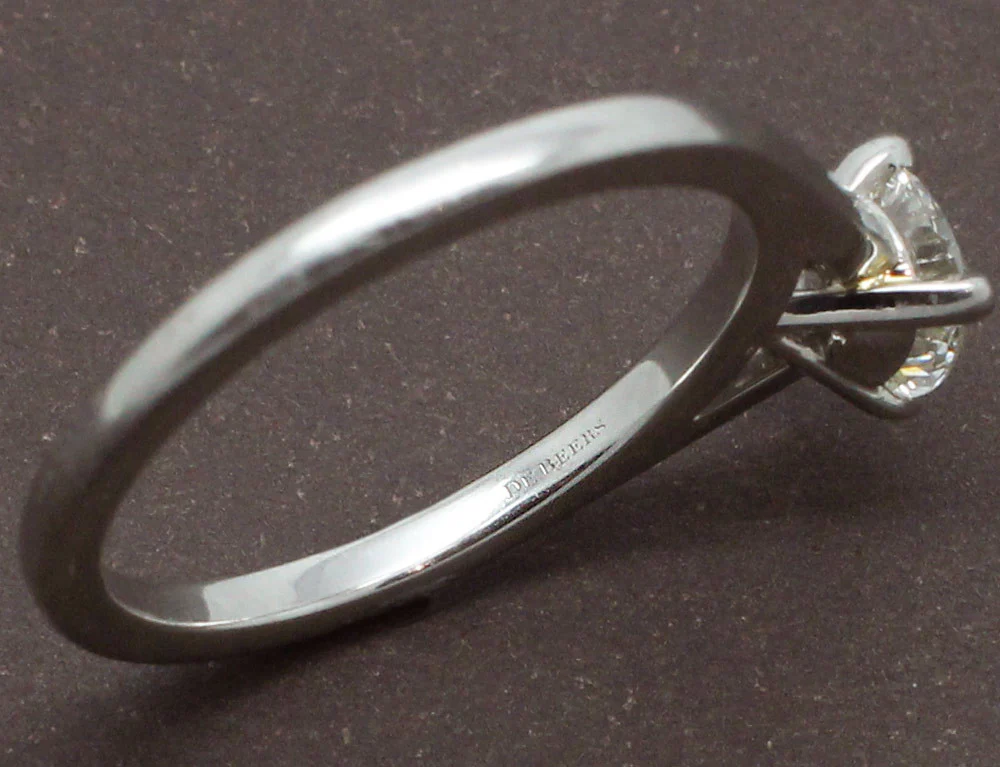 Solitaire De Beers "DB Classic" Diamant et Platine - Image 5